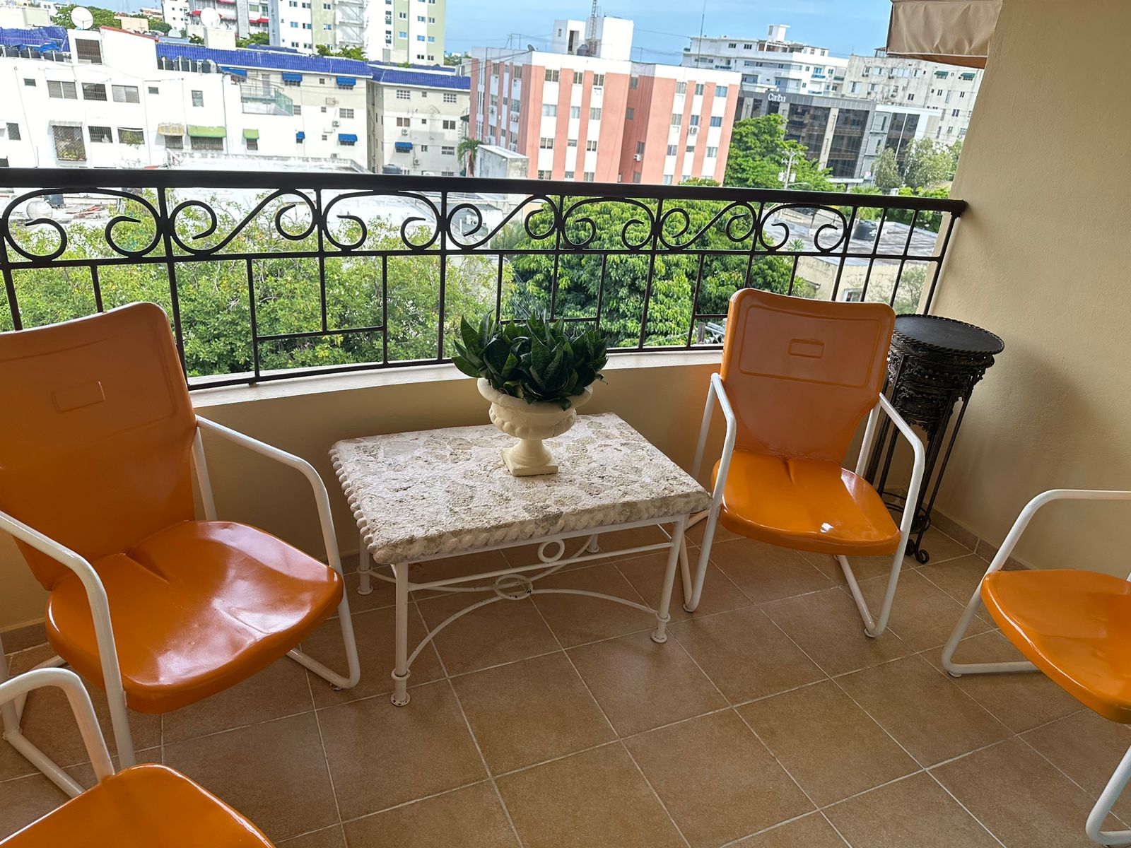 casas - Alquiler Apartamento Amueblado en Gazcue