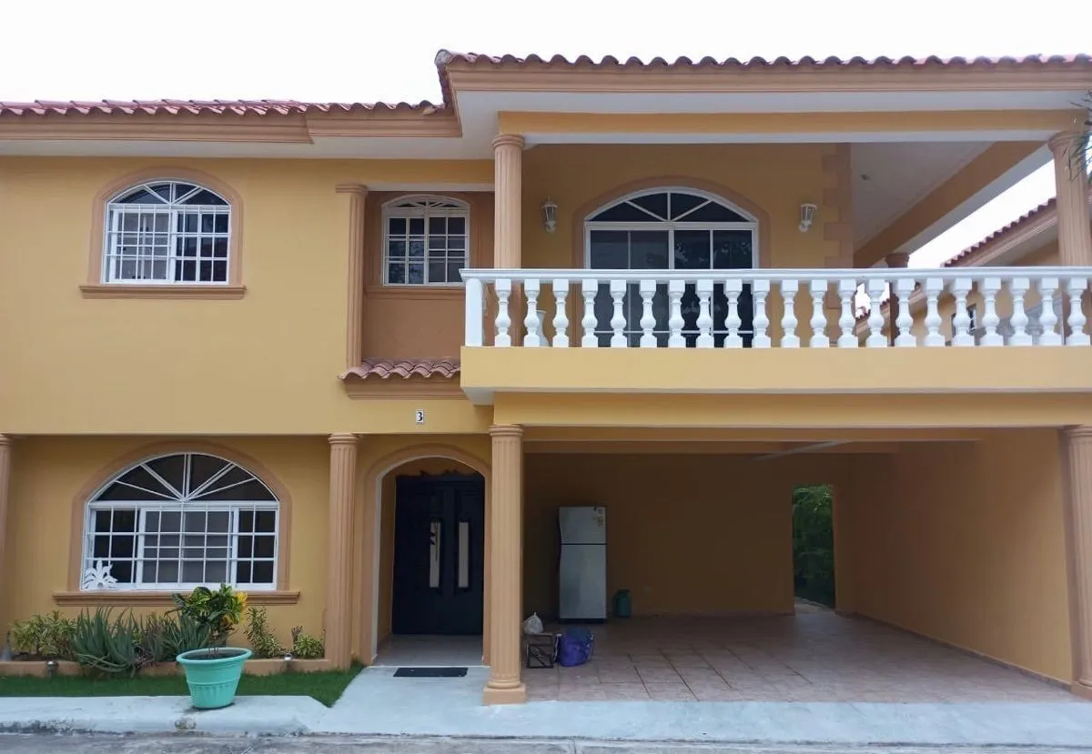 casas vacacionales y villas - Juan Dolio-Casa en proyecto cerrado