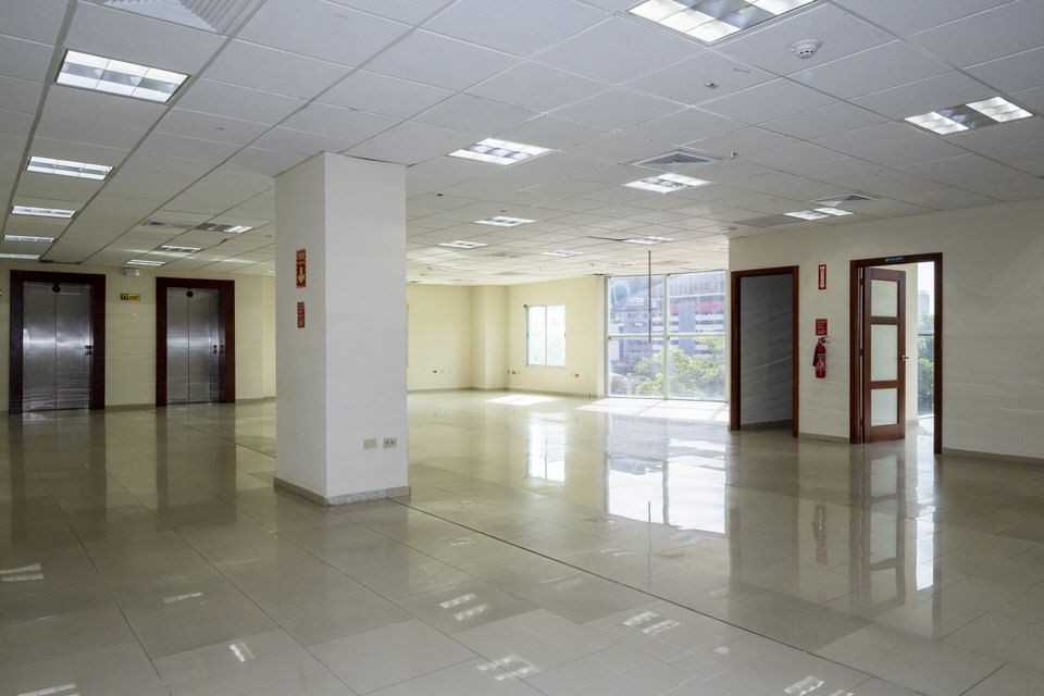 oficinas y locales comerciales - Evaristo Morales oficina de 412m2 12 parqueos  3