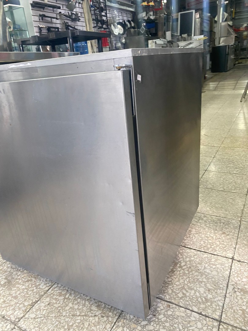 equipos profesionales - Congelador de 27" Delfield  1