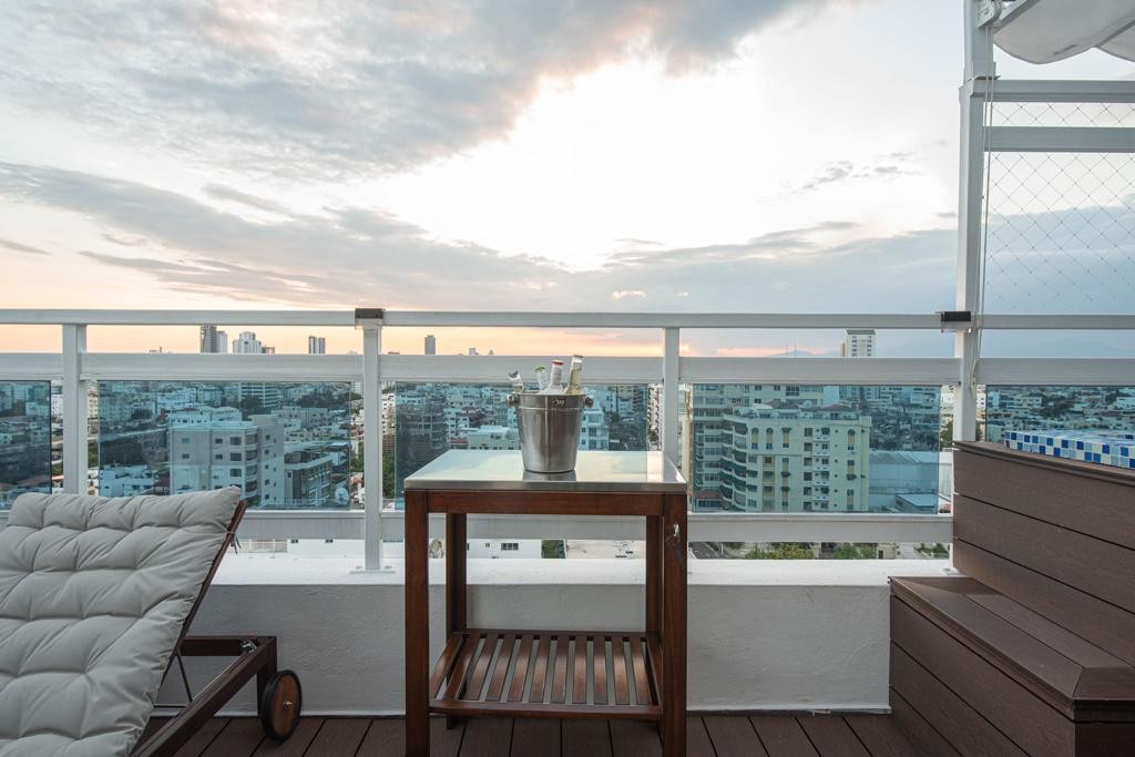 apartamentos - Vendo hermoso Penthouse de lujo amueblado en Mirador Norte 10