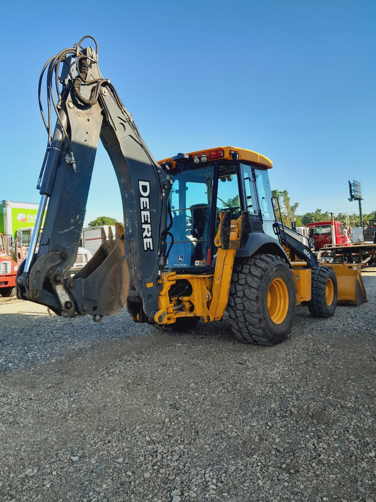 camiones y vehiculos pesados - JOHN DEERE 410L AÑO 2018 9