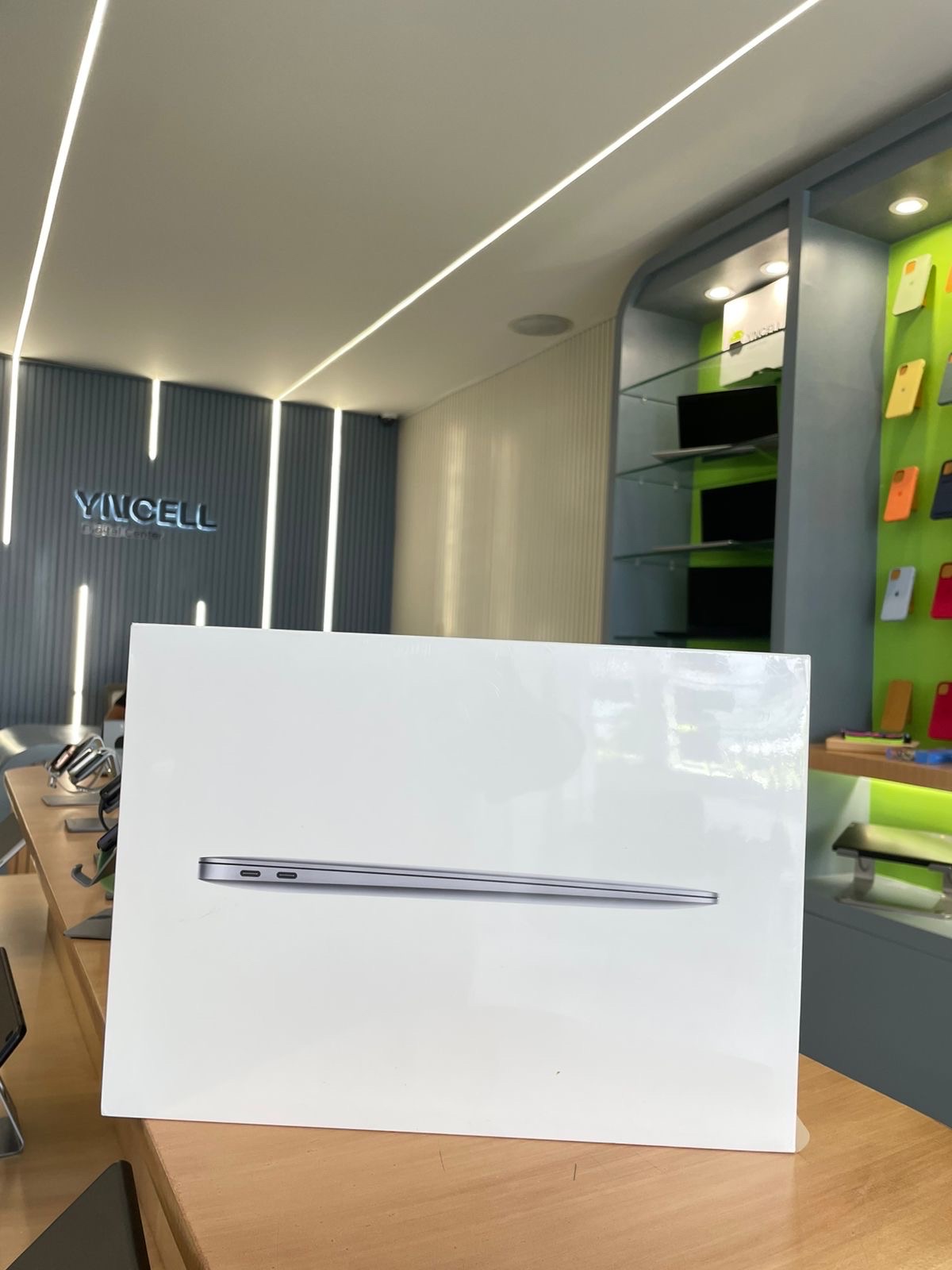 computadoras y laptops - MACBOOK AIR M1 13 PULGADA 8Gb DE RAM 256Gb SSD 4