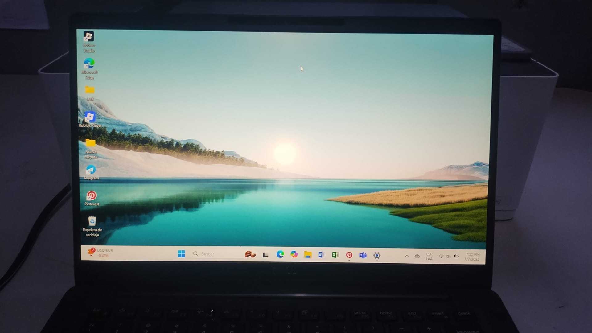 computadoras y laptops - Laptop Dell cómo nueva  4