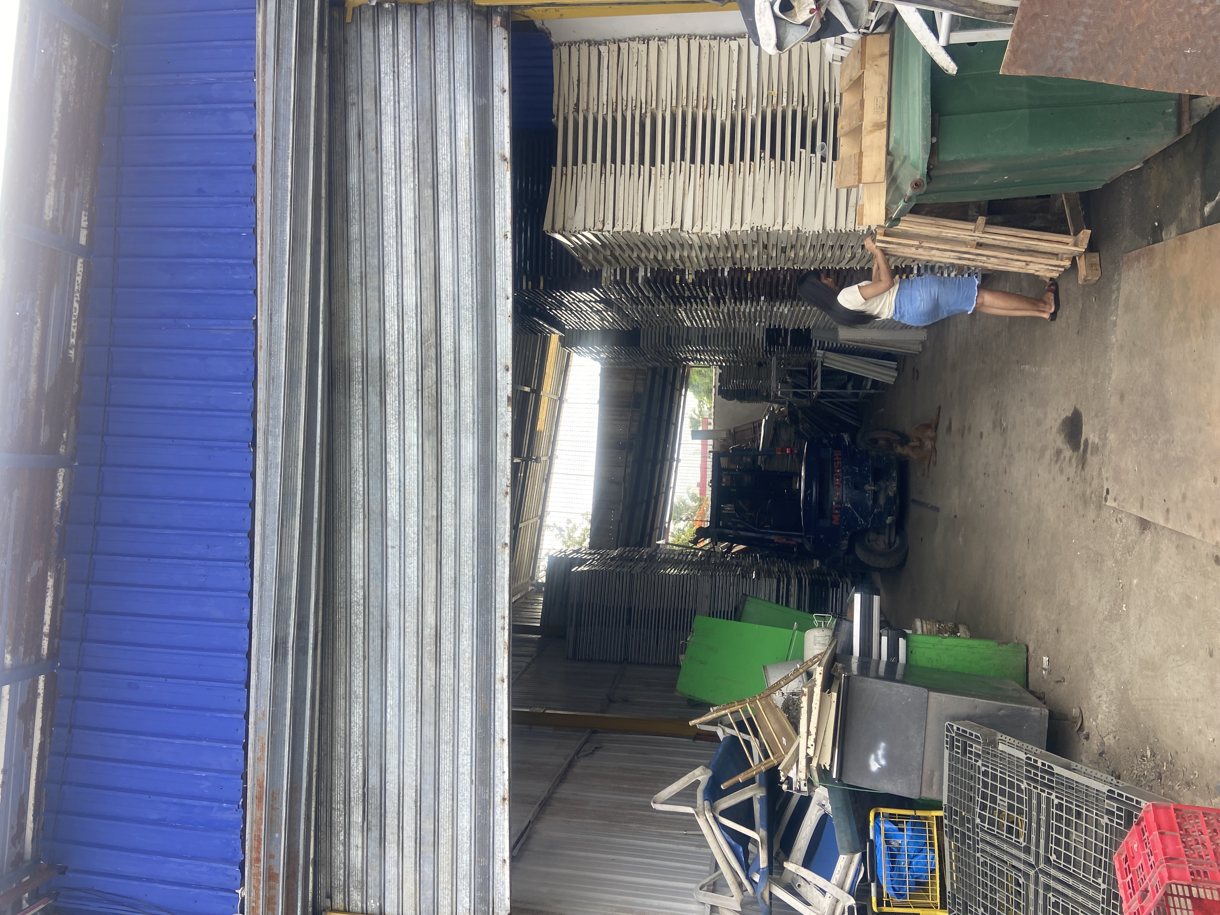 solares y terrenos - Local comercial con todos y maquinaria  2