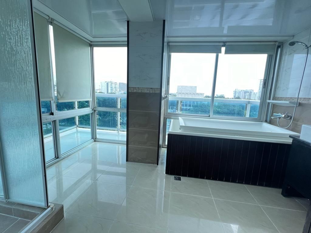 apartamentos - vendo Apartamento en la Esperilla
 piso 7 
 369 metros, 
precio: US$385,000
  6