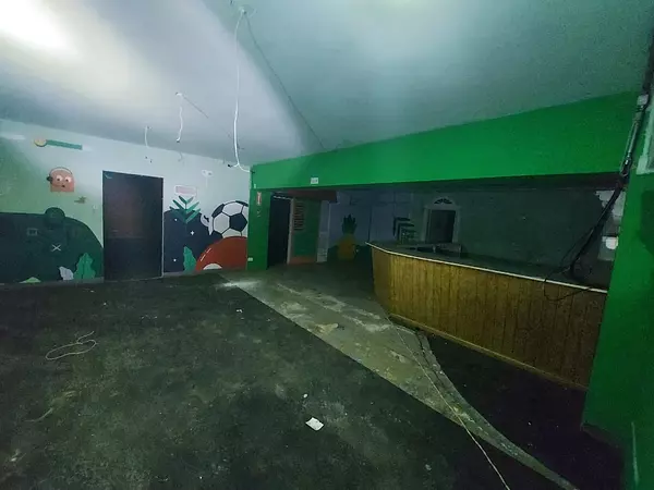 oficinas y locales comerciales - Alquilo Local  1,400 mts 27 febrero  proximo a la privada
 4