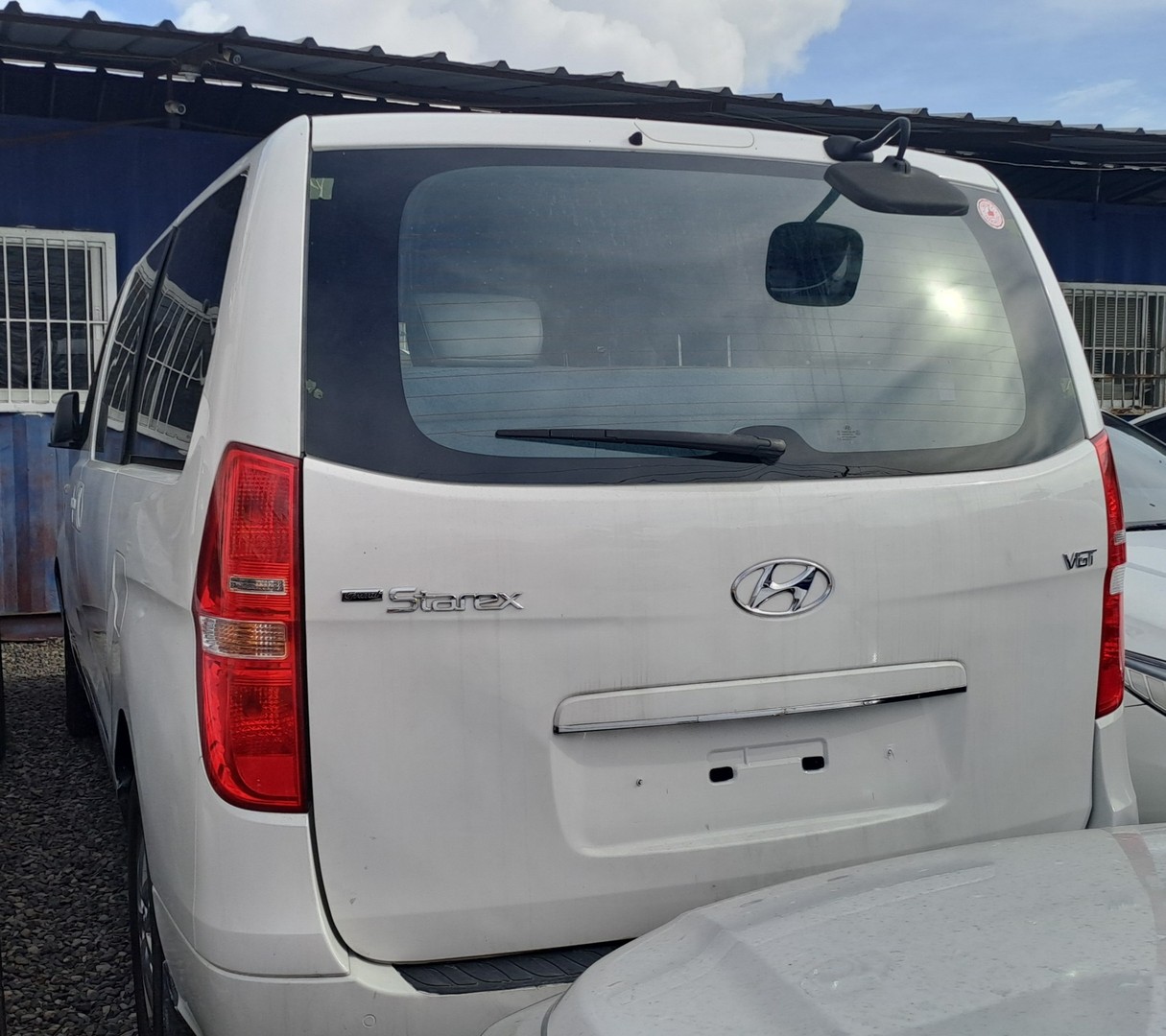 jeepetas y camionetas - HYUNDAI STAREX 2017 BLANCA DESDE: RD$ 1,250.100.00 4