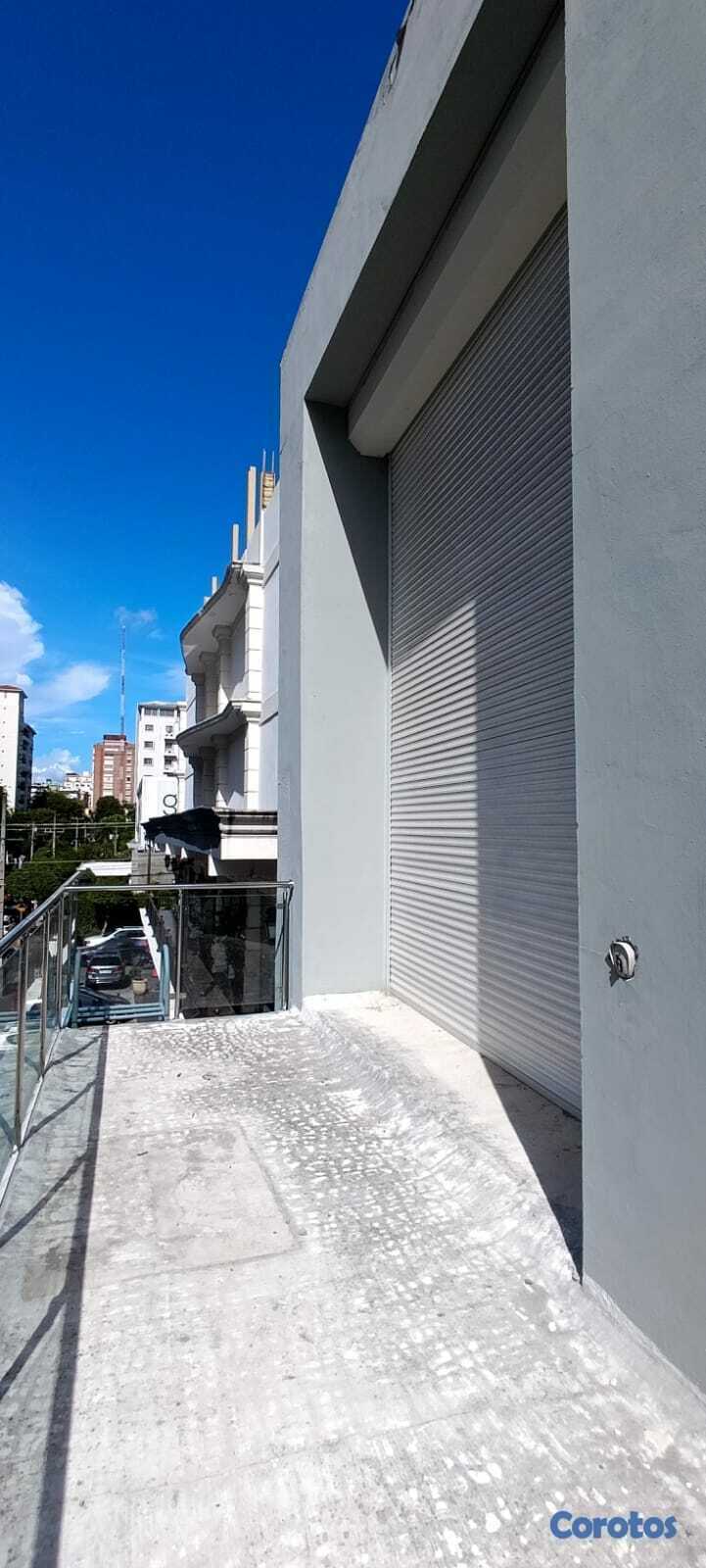 oficinas y locales comerciales - Piantini, AMPLIO local 250mts en 3er nivel 2