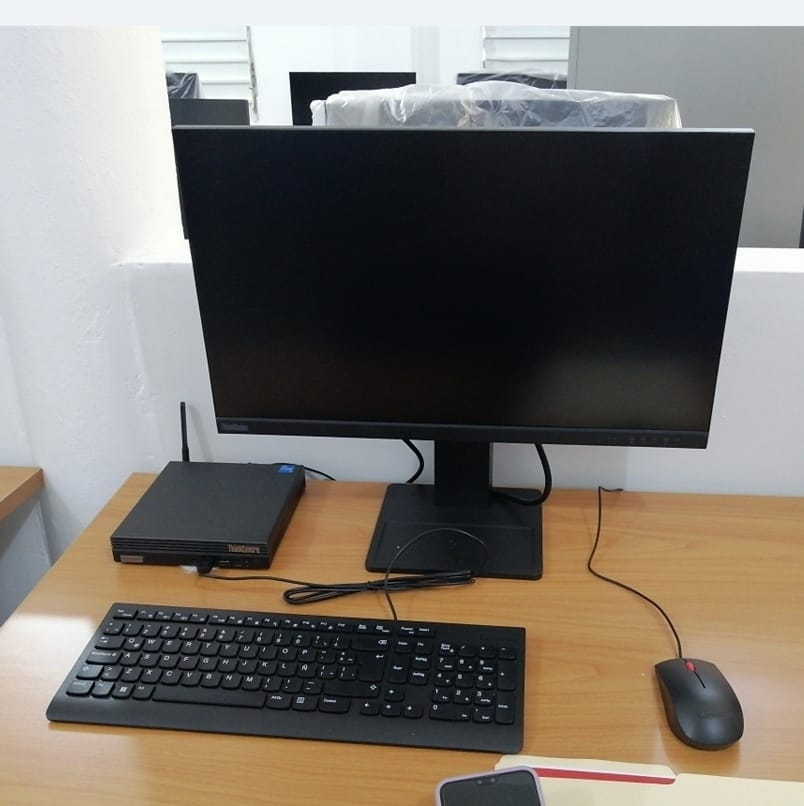 computadoras y laptops - Combo De Pc Thinkcentre i5 12th Gene y monitor 24P 2