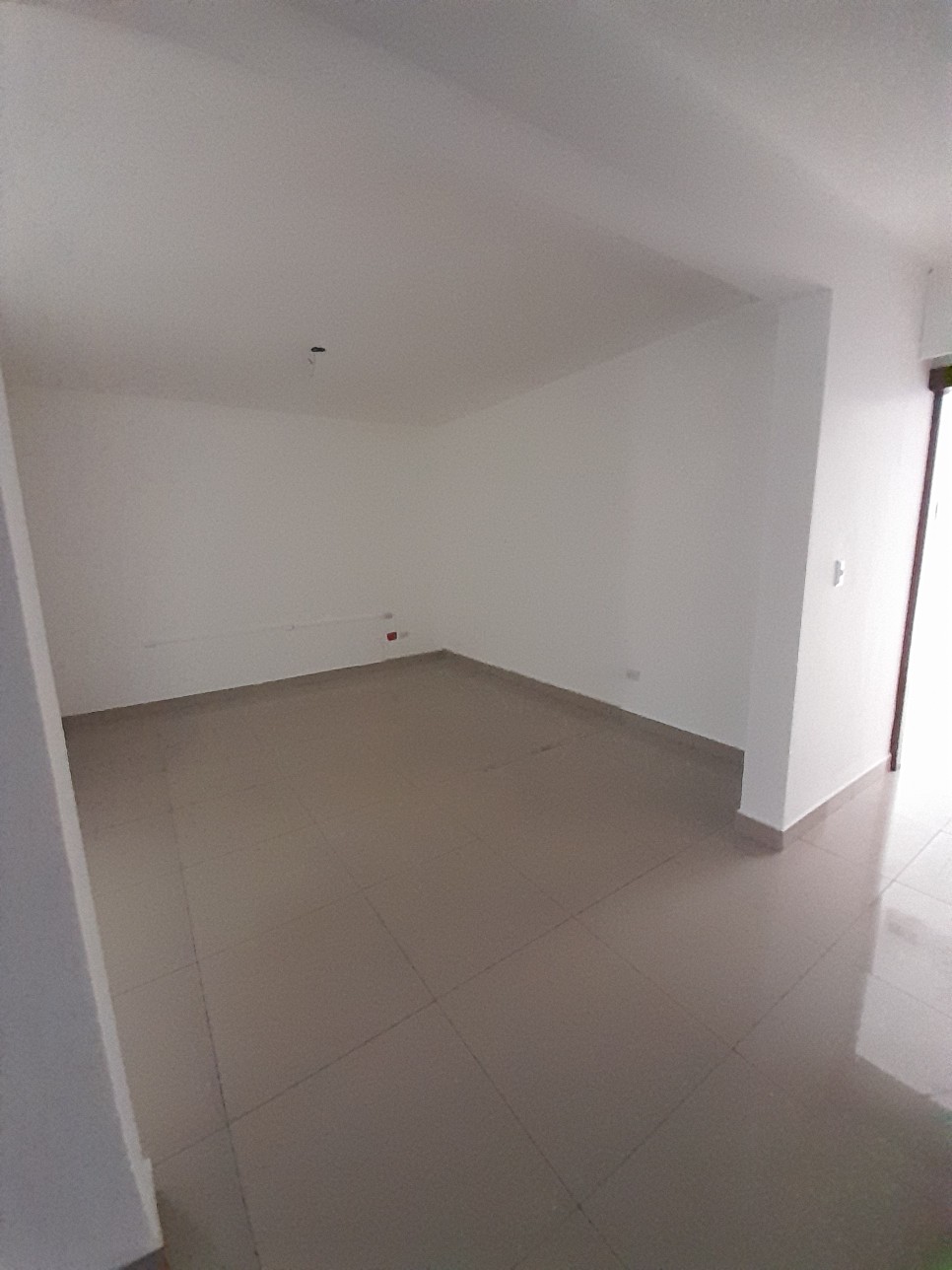 oficinas y locales comerciales - Rento local comercial en el Distrito nacional 8