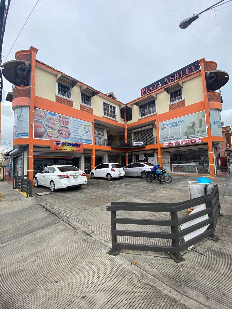 oficinas y locales comerciales - Vendo plaza comercial en calle mas transitada del sector Lucerna Santo Domingo  2