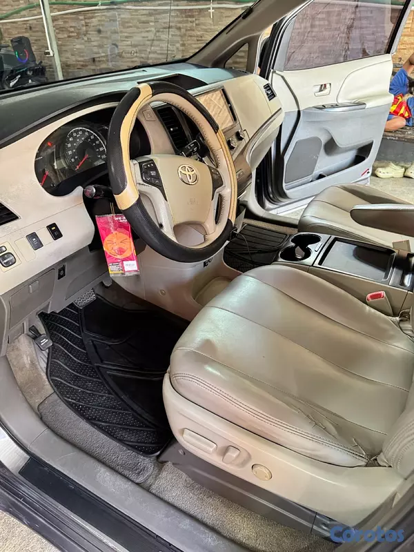 otros vehiculos - Toyota Sienna LE 2011 6