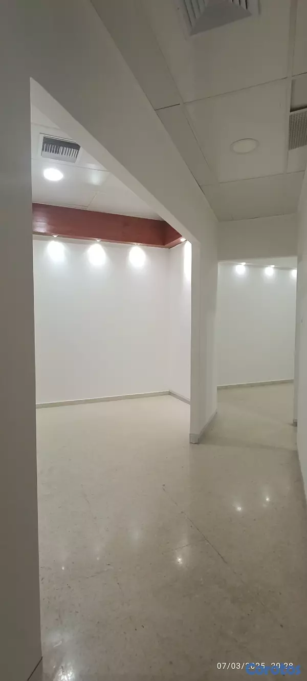 oficinas y locales comerciales - Local amplio ideal bar, estética centro llamadas, puedes quitar las divisiones  7