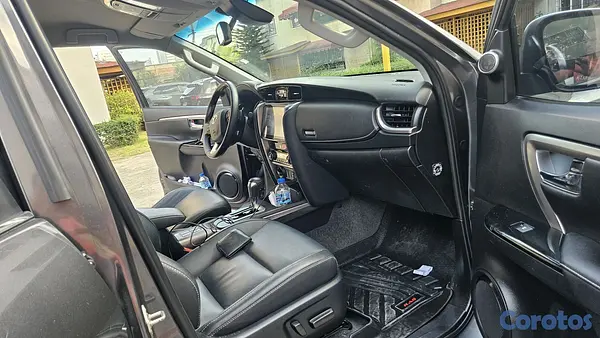 jeepetas y camionetas - Toyota fortuner 2023 full 10