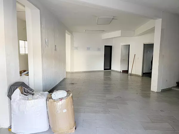 oficinas y locales comerciales - Local céntrico dos niveles  6