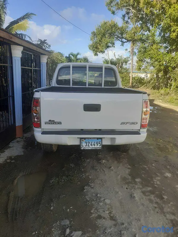 jeepetas y camionetas - Venta de camioneta diesel Magda BT50, año 2012. 2