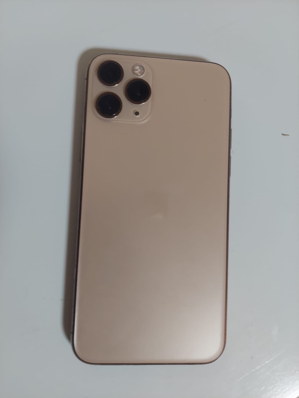 celulares y tabletas - Vendo iPhone 11 Pro de 256 GB 4