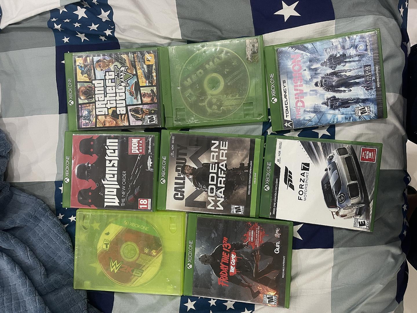 consolas y videojuegos - Xbox one s 1T en perfecto estado con 8 juegos y todos sus cables negociable  1