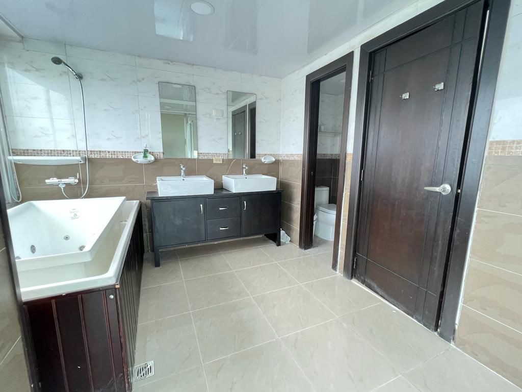 apartamentos - vendo Apartamento en la Esperilla
 piso 7 
 369 metros, 
precio: US$385,000
  7