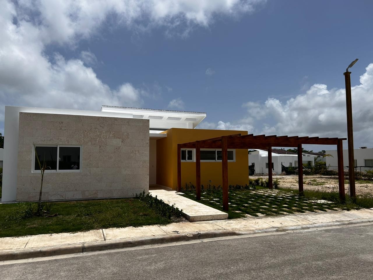 casas vacacionales y villas - ALQUILO DE OPORTUNIDAD Hermosa Villa En Punta Cana En Complejo Turístico Vista C 8