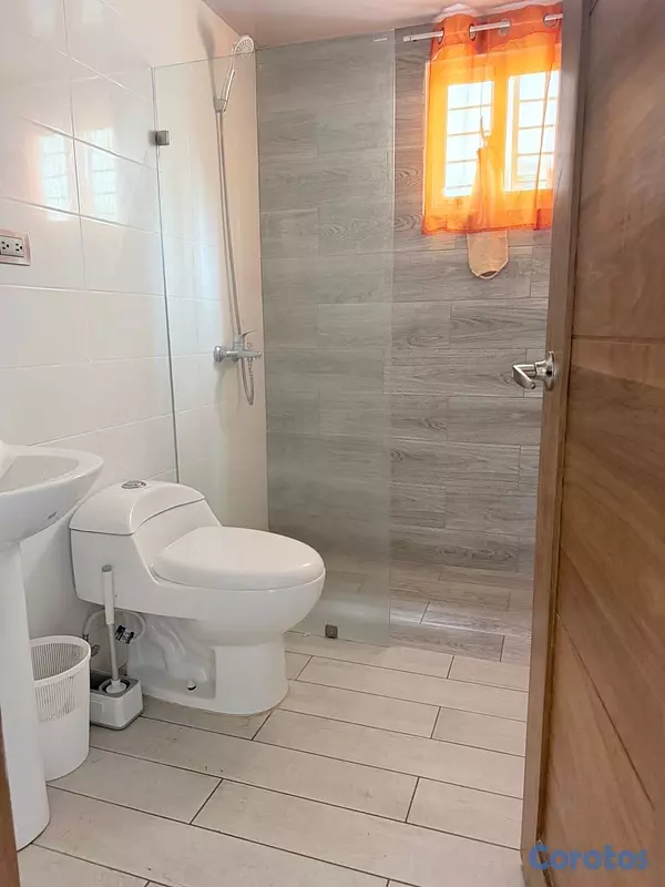 apartamentos - vendo amueblado rep de Colombia segundo nivel tres habitaciones dos parqueos bal 13