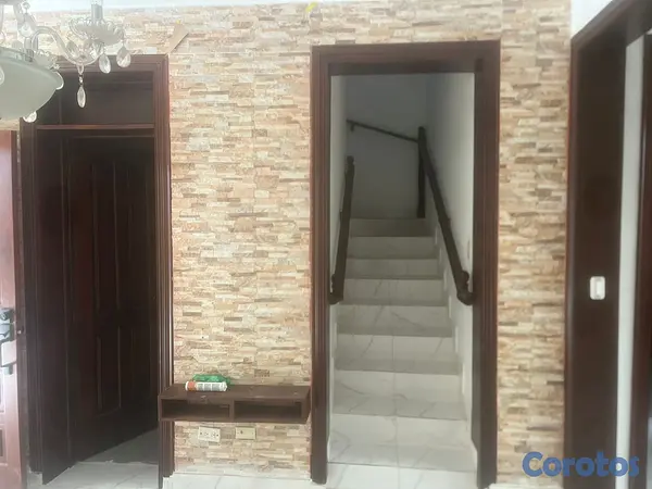 casas - Casa de dos niveles en venta en zona tranquila y r 2