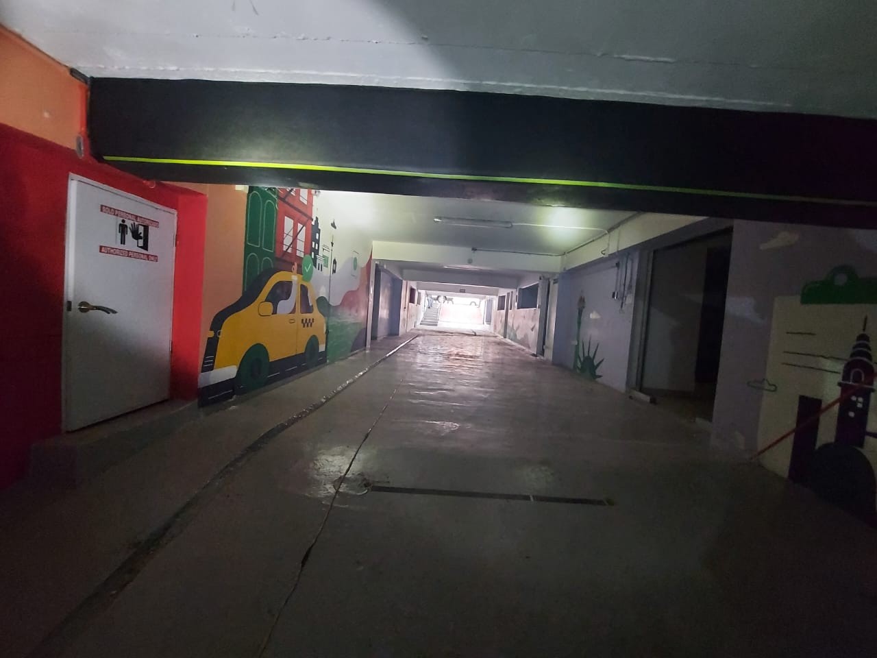 oficinas y locales comerciales - Alquilo Local  1,400 mts 27 febrero  proximo a la privada
 4