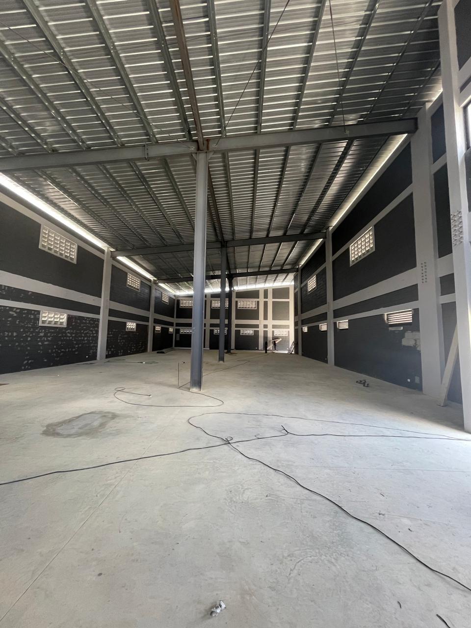 oficinas y locales comerciales - Alquilo Nave 600 mts en Santiago, próx a la Sirena 1