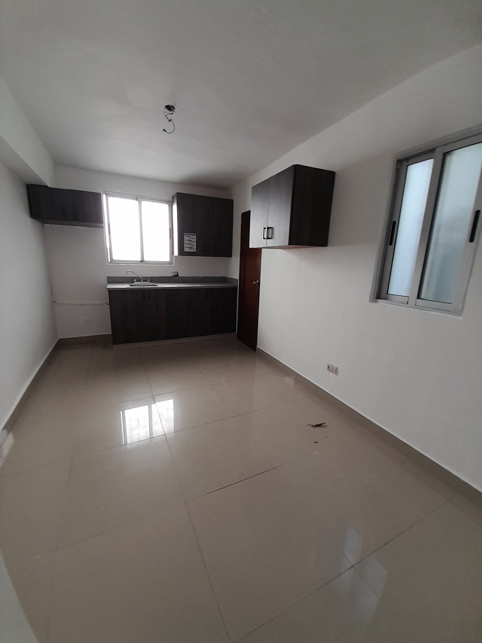 oficinas y locales comerciales - Rento local comercial en el Distrito nacional 9