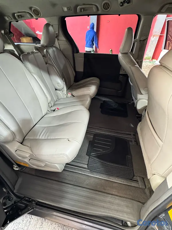 otros vehiculos - Toyota Sienna LE 2011 7