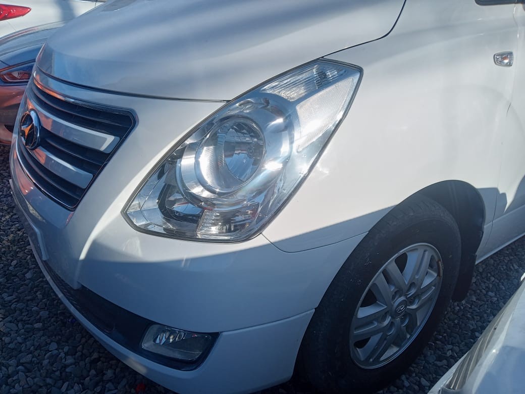 jeepetas y camionetas - HYUNDAI GRAND STAREX 2017 BLANCADESDE: RD$1,150.100 1