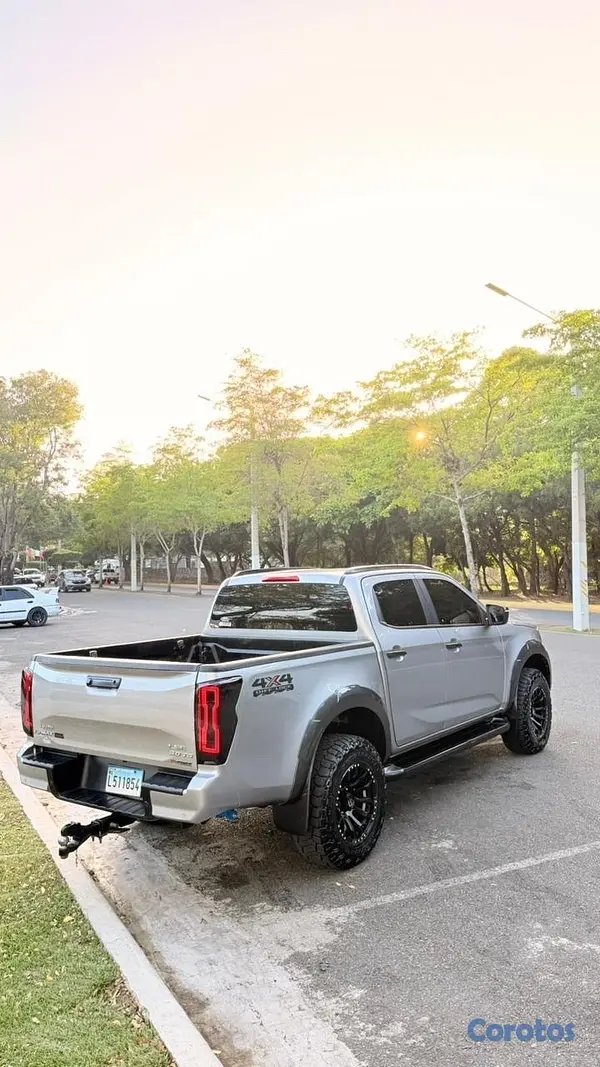 jeepetas y camionetas - Isuzu Dmax 2025 6