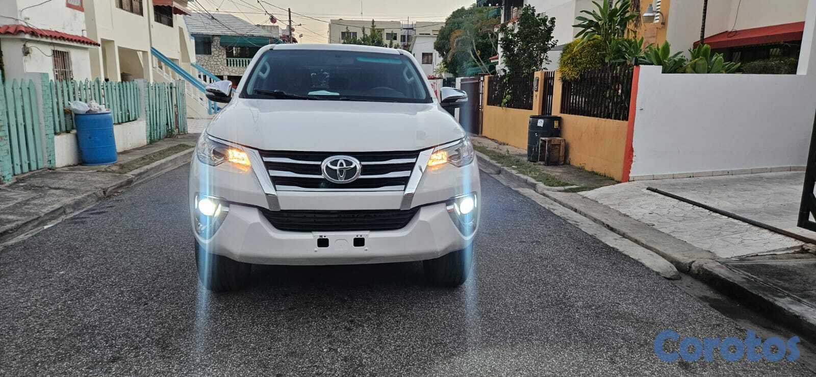 jeepetas y camionetas - Toyota fortuner 2018 2