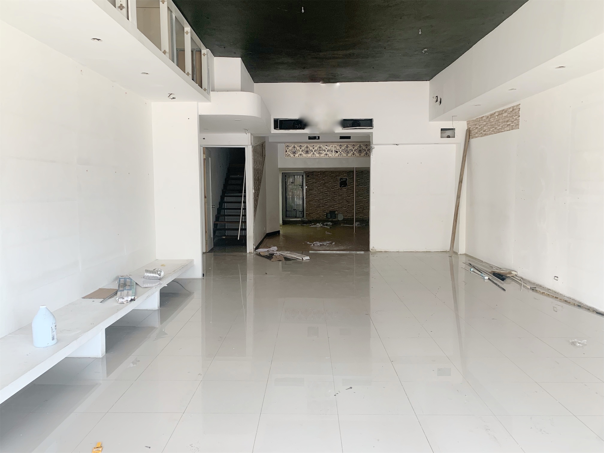 oficinas y locales comerciales - Local céntrico espacio abierto 1