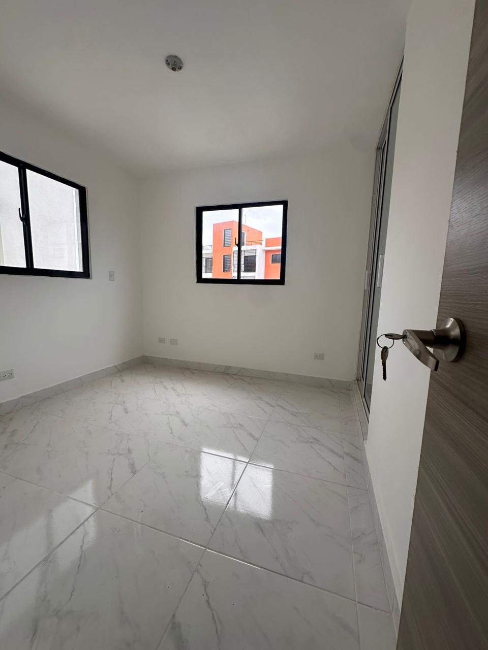 apartamentos - APARTAMENTO EN VENTA EN LOS RIELES DE GURABO, SANTIAGO.
 2