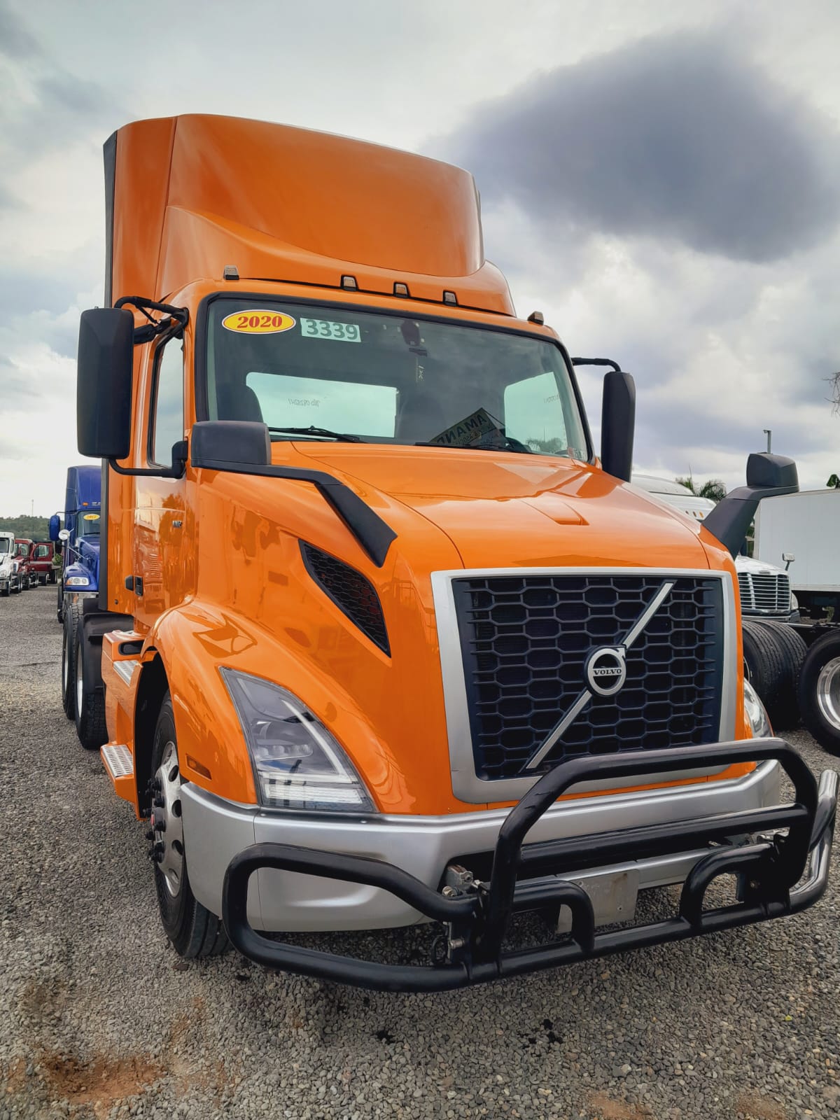 camiones y vehiculos pesados - VOLVO VNR AÑO 2020 8