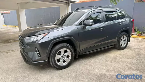 jeepetas y camionetas - Toyota rav4 2019 xle clean carfax  4