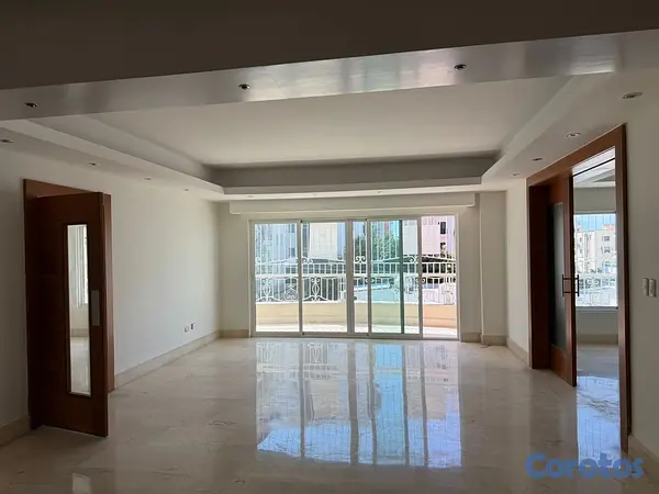 apartamentos - Amplio apartamento en alquiler en Evaristo morales 1
