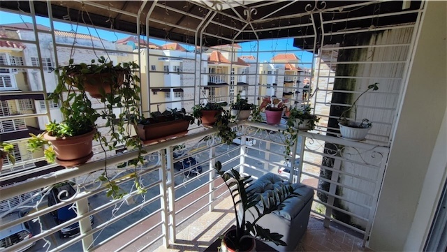 apartamentos - Venta de apartamento 4to piso con terraza privada en la autopista de san Isidro 8