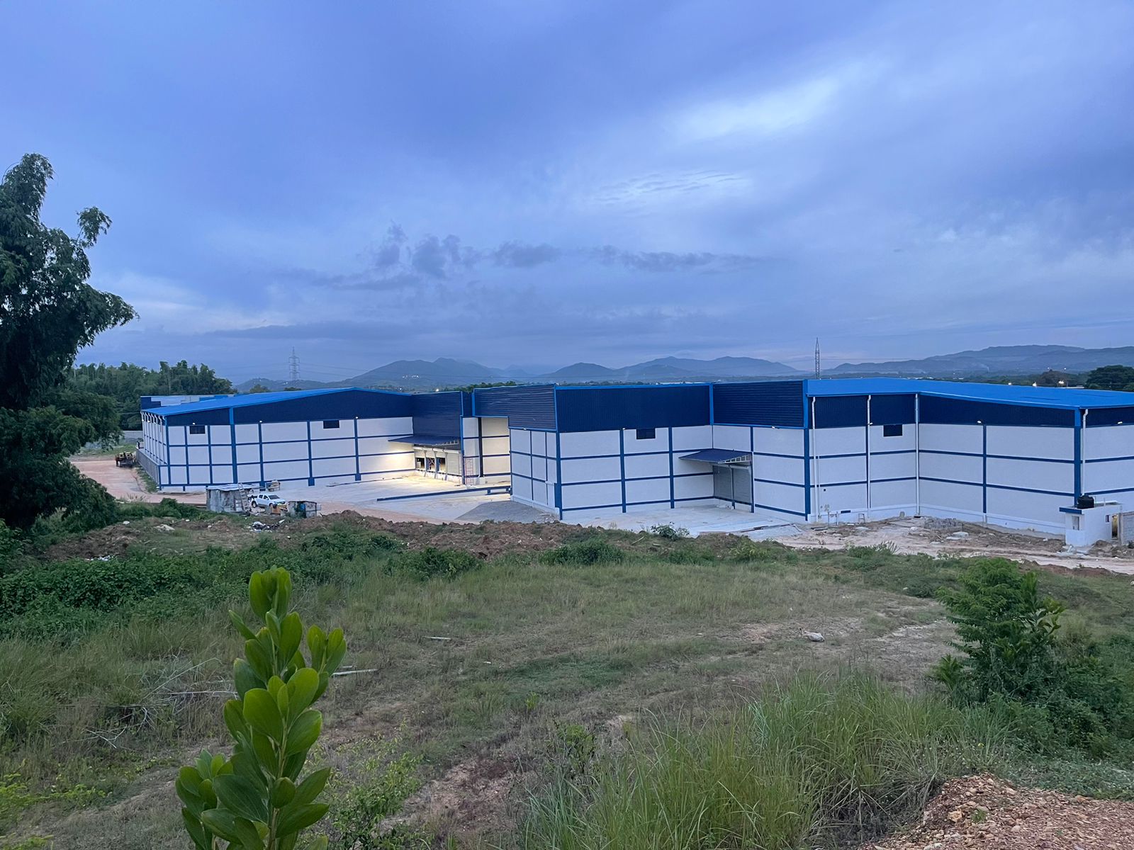 oficinas y locales comerciales - AlquiloNave  3,000 mts prox  merca Santo domingo   4