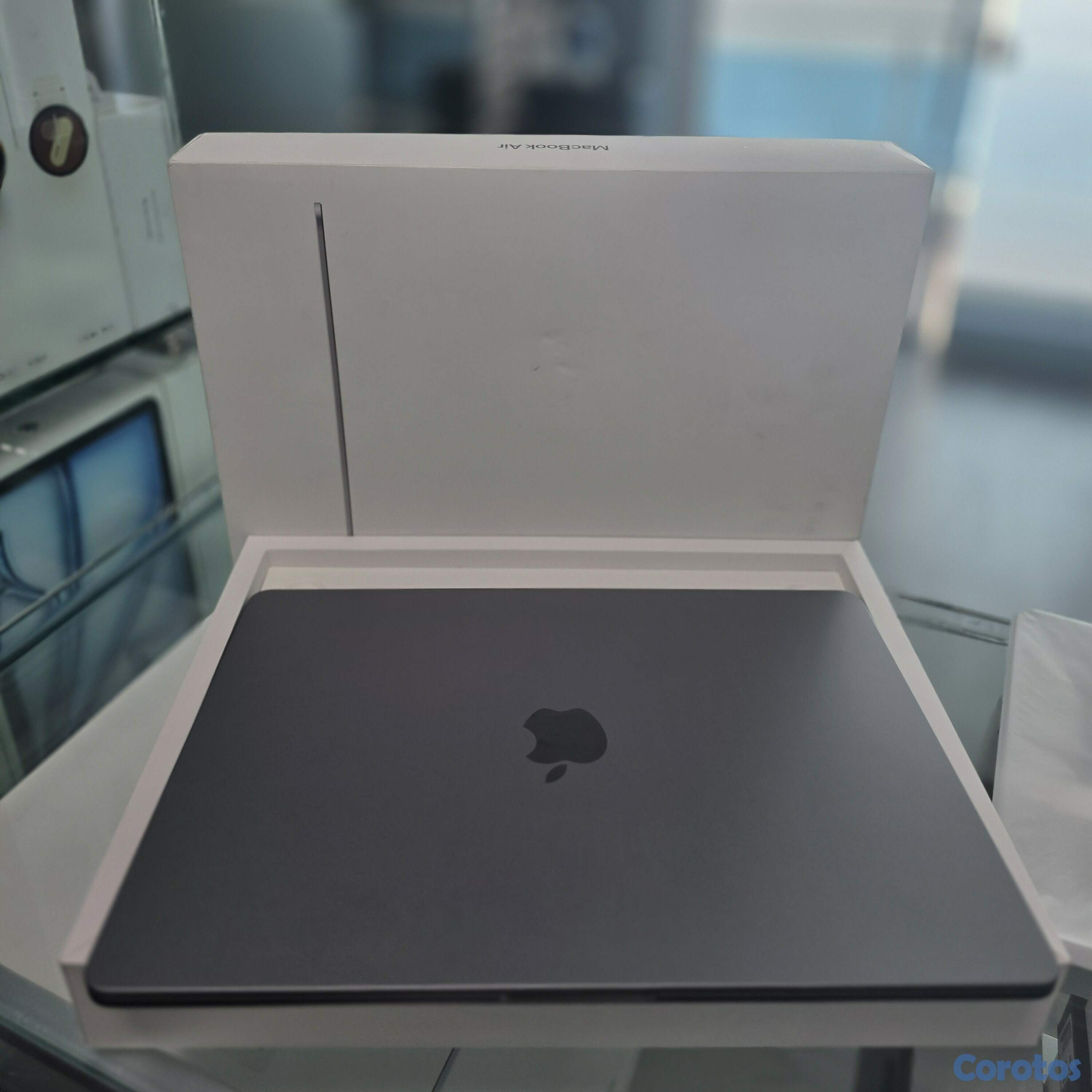 computadoras y laptops - Macbook Air 2024 15.3" chip M3 512gb 8gb ram como nueva 1
