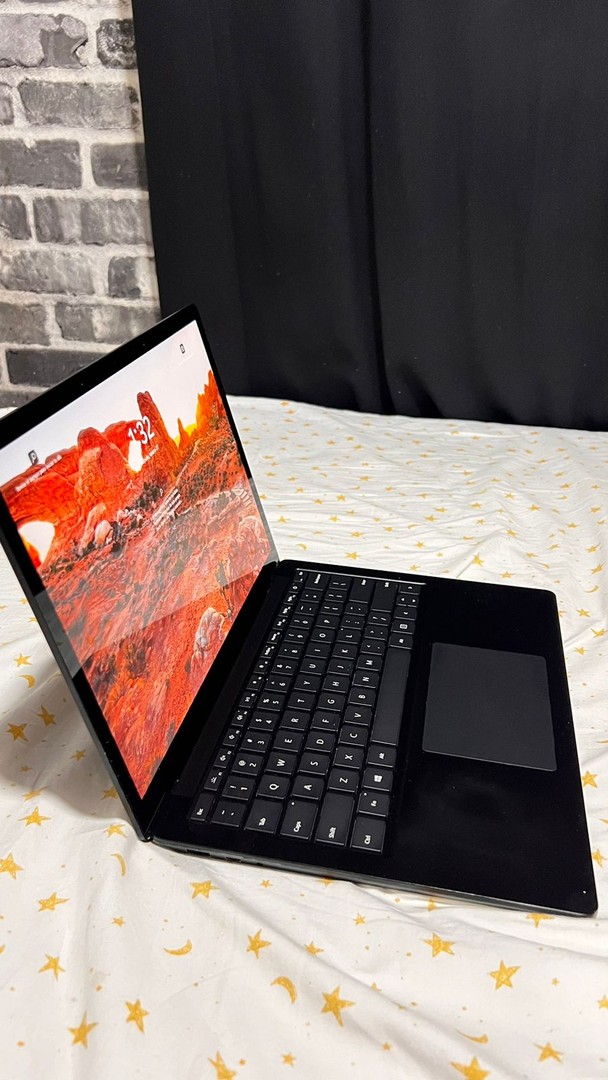 computadoras y laptops - Laptop Surface 4 13,5" Touchscreen i7 11th Gen, 16GBRAM, 256GB SSD. 6