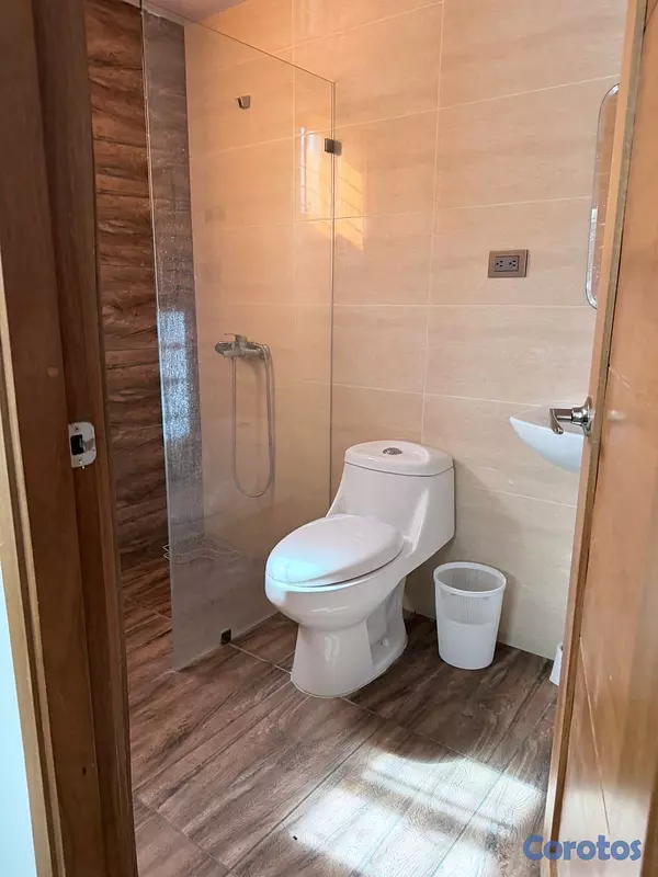 apartamentos - vendo amueblado rep de Colombia segundo nivel tres habitaciones dos parqueos bal 14