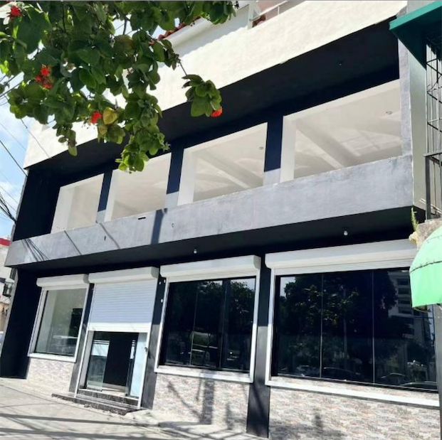 oficinas y locales comerciales - Local de dos niveles en La Julia 2