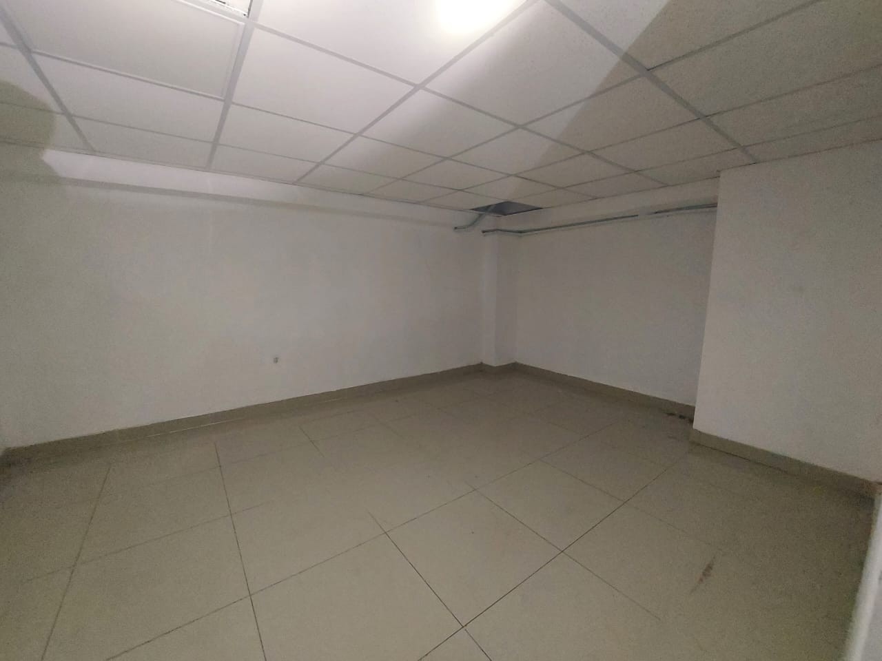 oficinas y locales comerciales - Alquilo Local  1,400 mts 27 febrero  proximo a la privada
 5