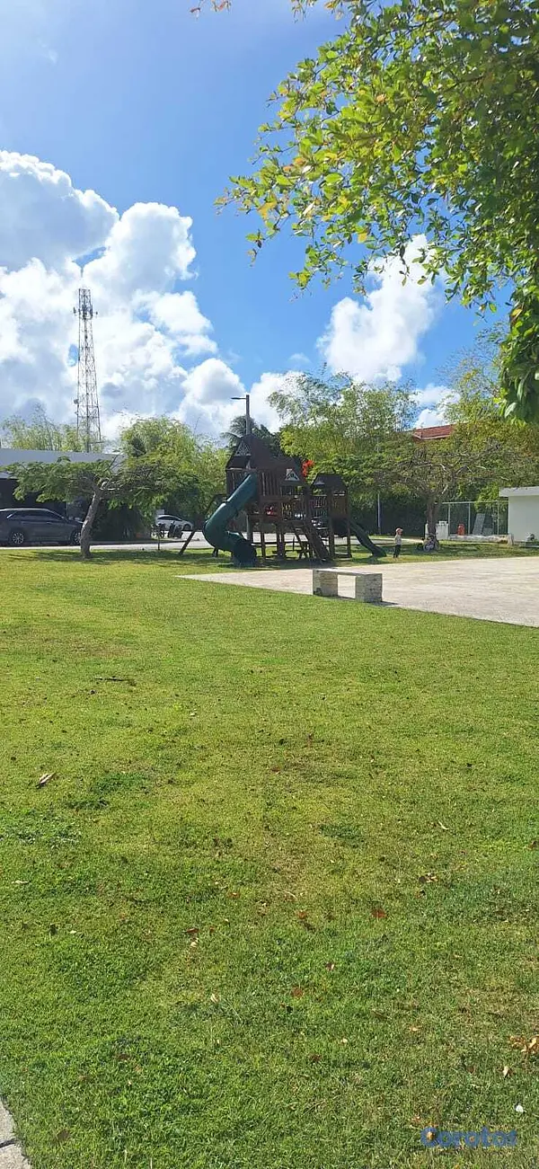solares y terrenos - Solar avenida principal bavaro punta cana 2