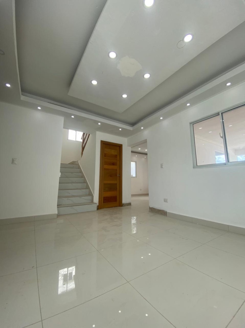 casas - Venta de casa en la autopista de san Isidro Santo Domingo con opcione a piscina  4