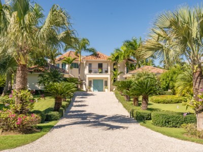 casas vacacionales y villas - Exclusiva Villa Disponible frente al Campo de Golf 0
