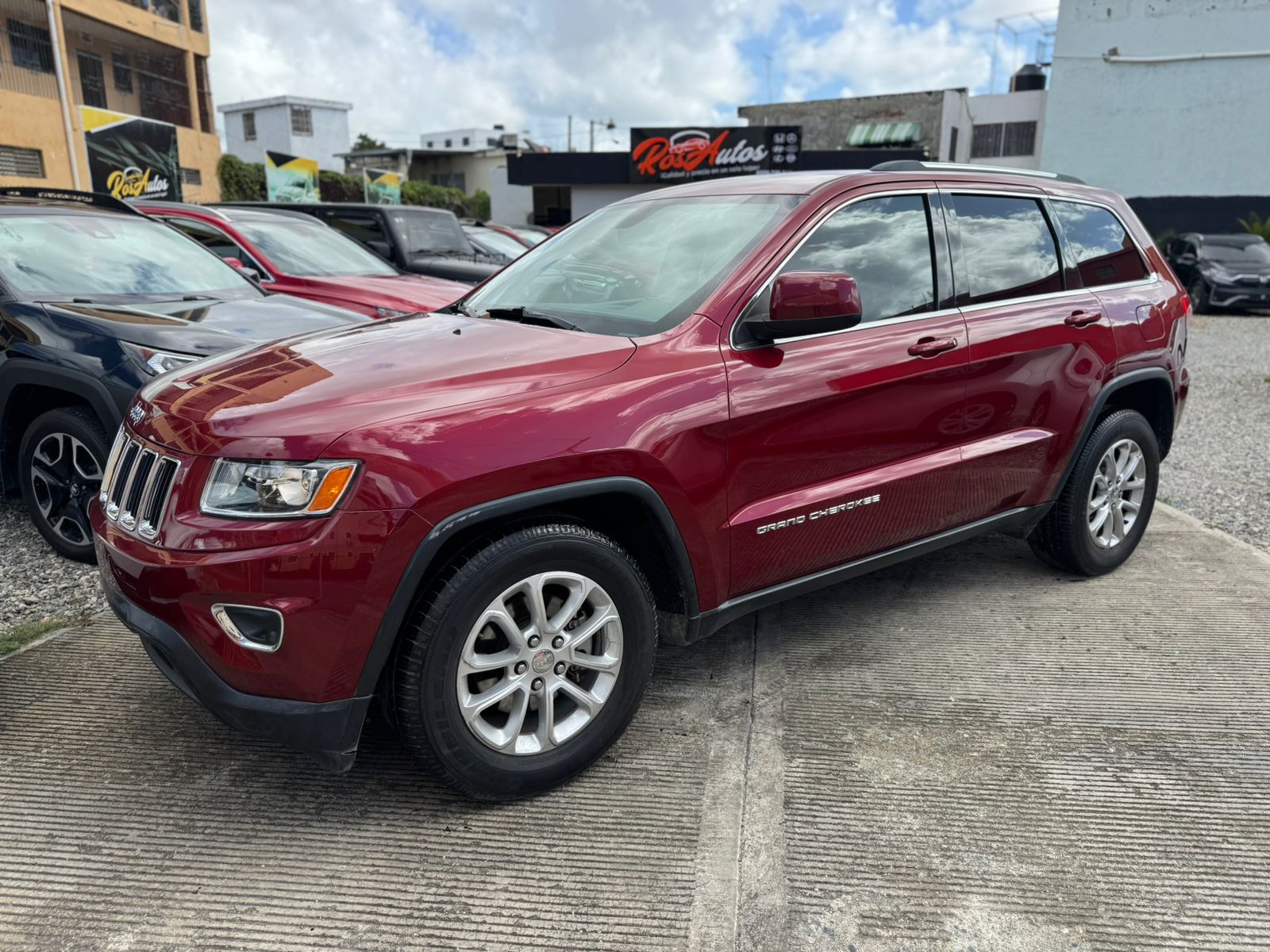jeepetas y camionetas - Jeep Grand Cherokee Laredo 2014